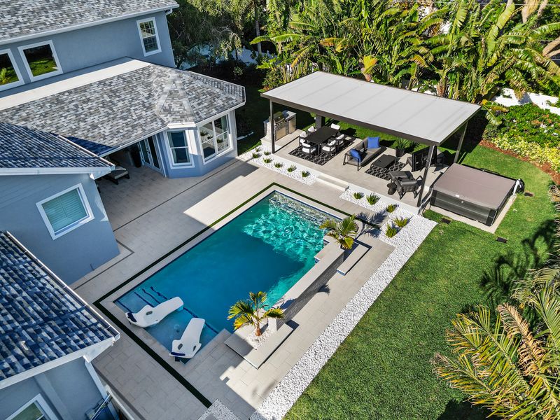 Custom swimming pool built by Pool Perfection