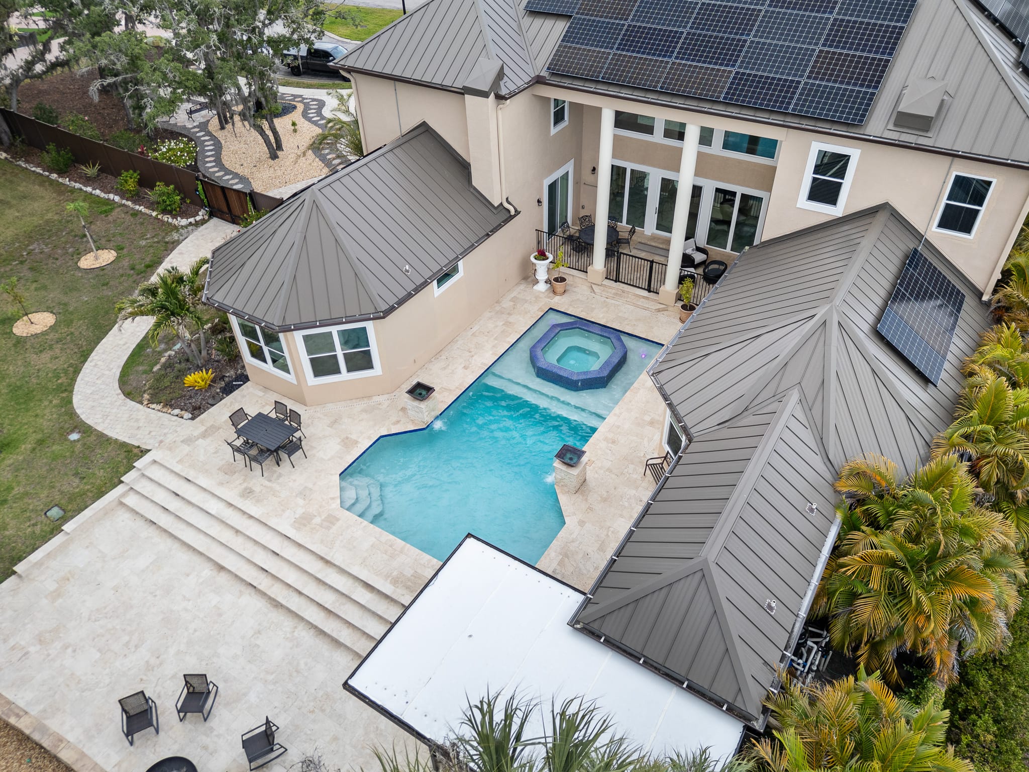 Custom swimming pool built by Pool Perfection