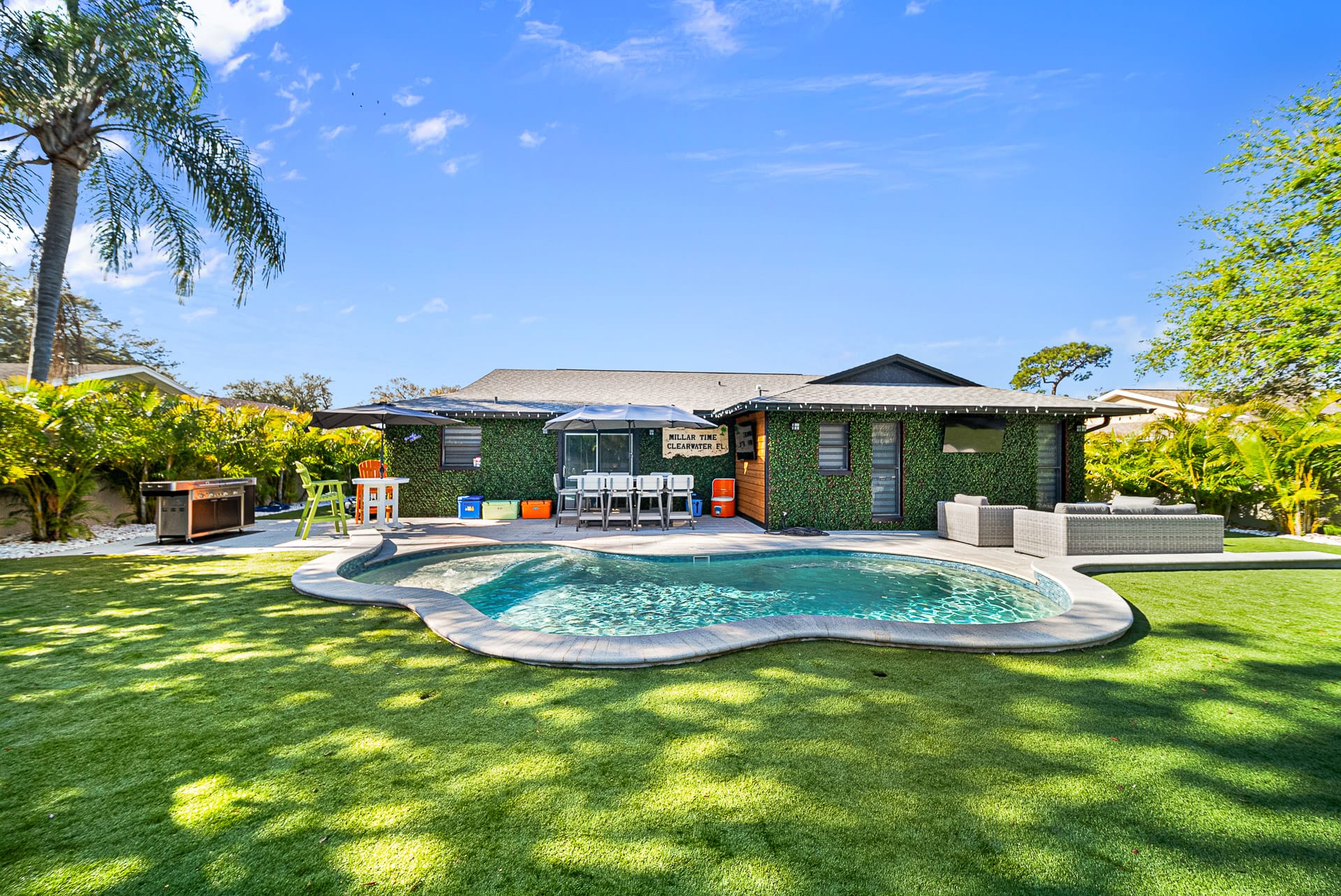 Custom swimming pool built by Pool Perfection
